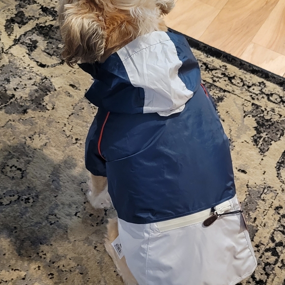 ❤️ Host Pick ❤️ Lightweight Dog Hooded Rain Jacket M - Picture 7 of 16